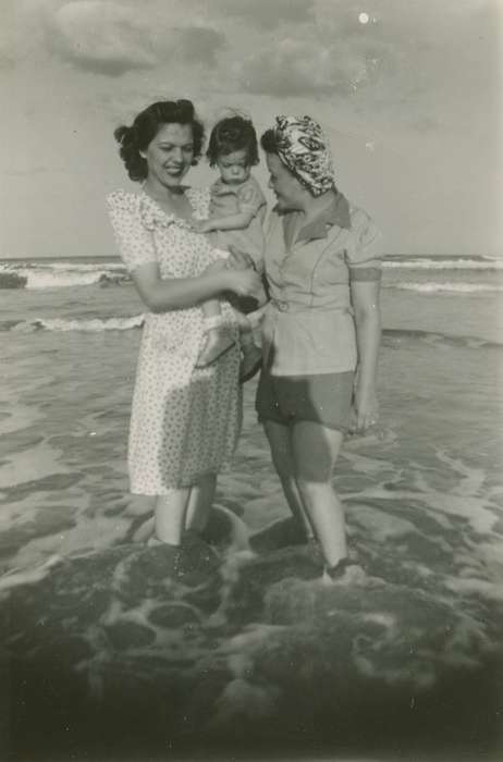 Portraits - Group, laugh, Campopiano Von Klimo, Melinda, history of Iowa, Iowa History, mother, ocean, Lakes, Rivers, and Streams, beach, Iowa, FL, Children