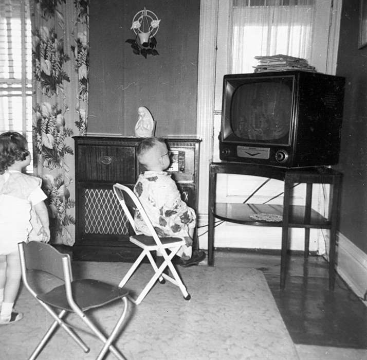 Iowa, Webster City, IA, Curtis, Leonard, Families, living room, Children, Entertainment, history of Iowa, Iowa History, television