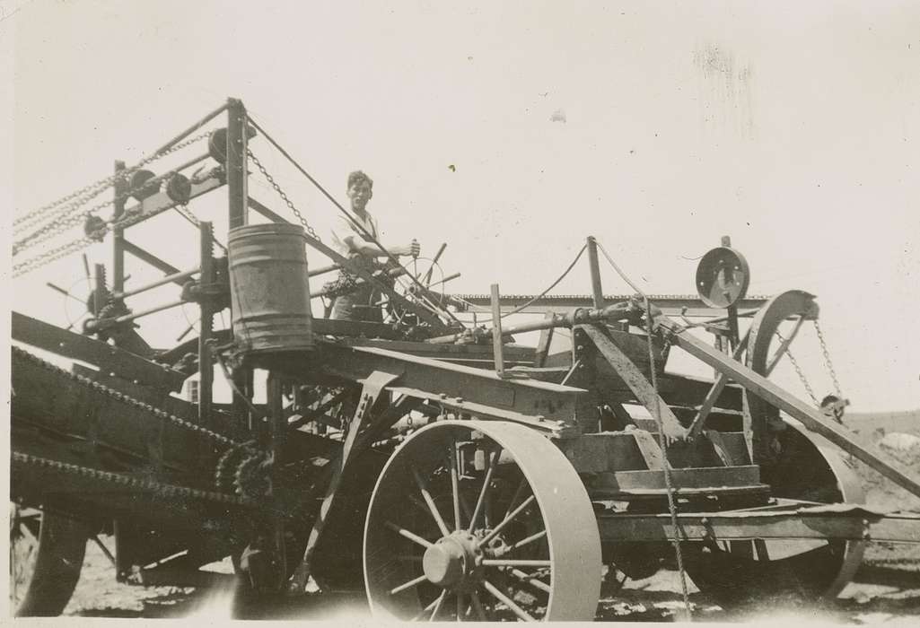heavy machinery, Farming Equipment, history of Iowa, Portraits - Individual, IA, Iowa History, Hansen, Viola, Iowa, Farms, Labor and Occupations