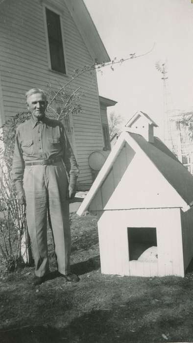 Portraits - Individual, Iowa, Weber, Karen and Kenny, dog house, South English, IA, history of Iowa, Iowa History