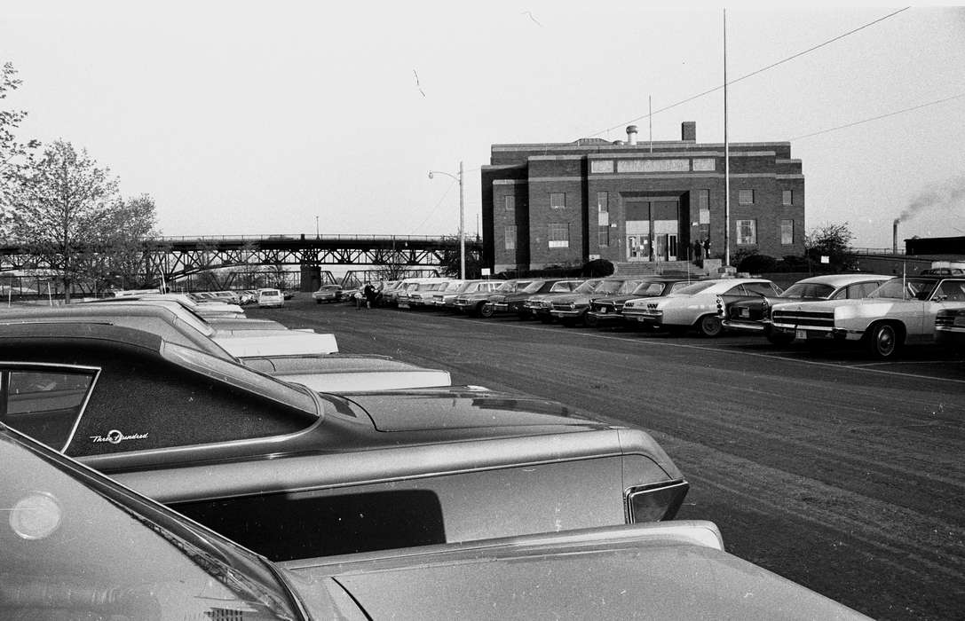 tbird, street light, bridge, car, Iowa History, Iowa, Civic Engagement, Motorized Vehicles, parking lot, Lemberger, LeAnn, Ottumwa, IA, history of Iowa, thunderbird