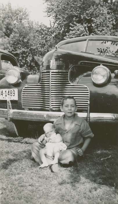 Portraits - Group, Elderkin, Don, Iowa History, Iowa, Motorized Vehicles, baby, Families, siblings, IA, Children, boy, history of Iowa