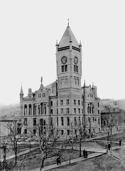 Main Streets & Town Squares, history of Iowa, Iowa History, Ottumwa, IA, clock, Prisons and Criminal Justice, courthouse, Iowa, Lemberger, LeAnn, government building, park