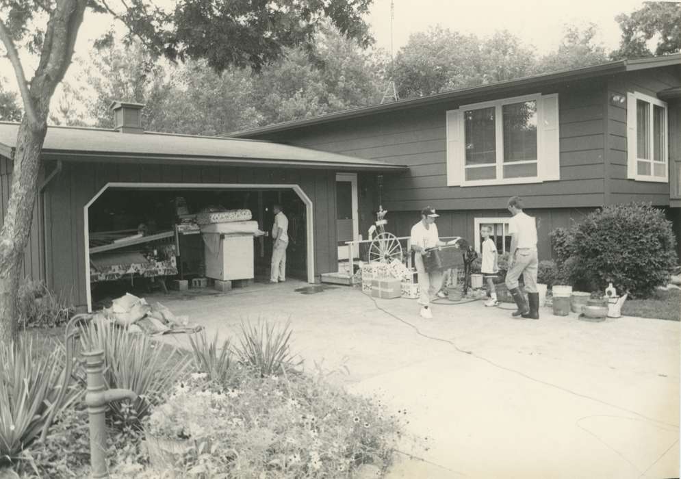 Portraits - Group, history of Iowa, flowers, Iowa History, cleaning, garage, Waverly, IA, Iowa, Homes, water pump, Waverly Public Library, Labor and Occupations