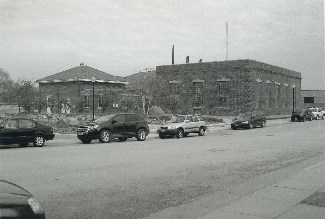 history of Iowa, cars, Iowa History, Businesses and Factories, building exterior, Waverly, IA, Iowa, correct date needed, Waverly Public Library