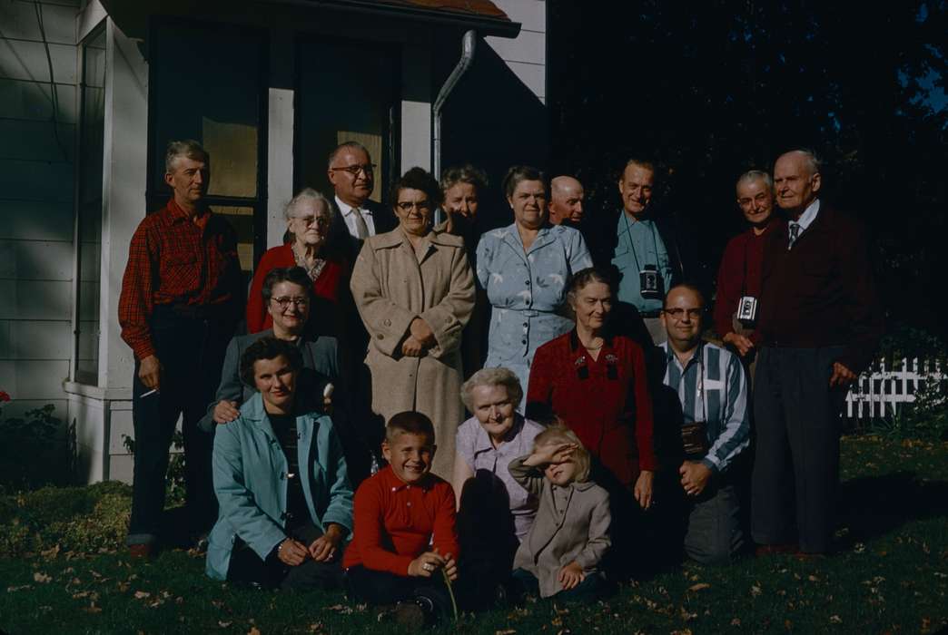 yard, Iowa, Harken, Nichole, Families, history of Iowa, Iowa History, Portraits - Group