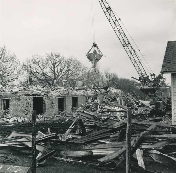 crane, destruction, Iowa History, history of Iowa, Waverly, IA, Iowa, construction, Waverly Public Library, Labor and Occupations