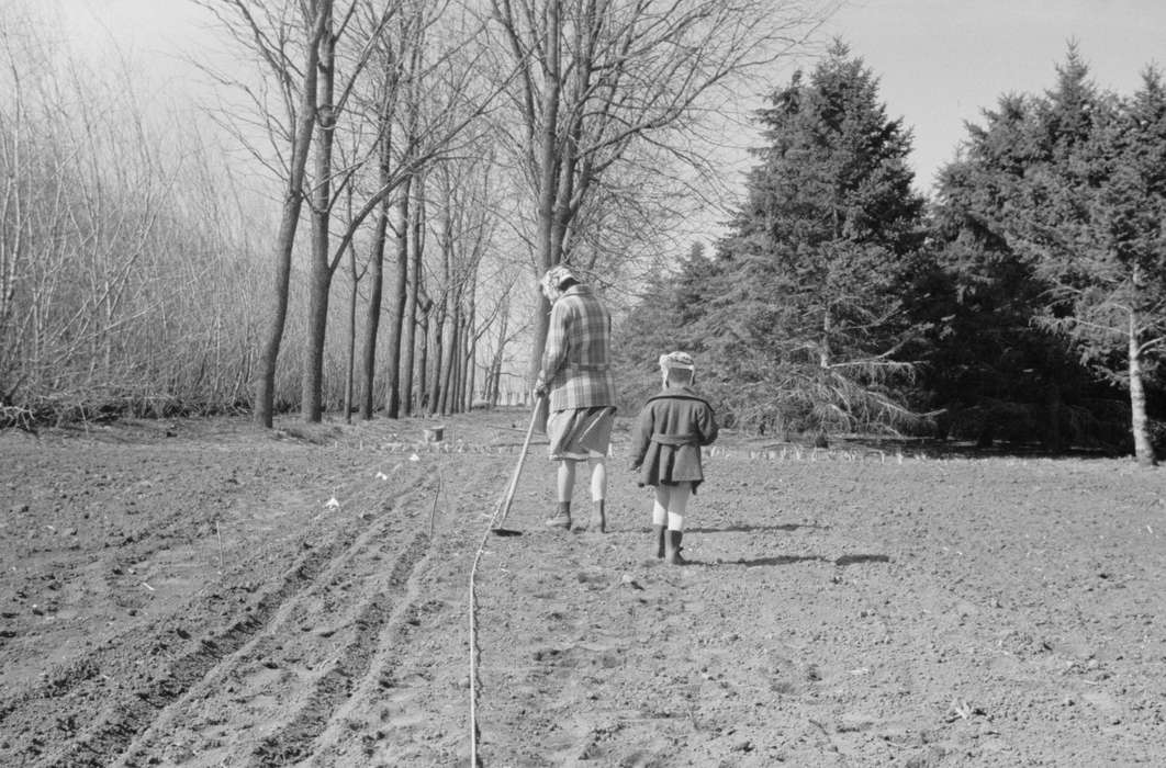 gardening, history of Iowa, Iowa History, tree line, Families, hoe, Library of Congress, head scarf, leafless trees, Iowa, Children, Labor and Occupations