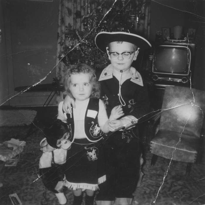 Portraits - Group, Iowa Falls, IA, history of Iowa, Iowa History, cowboy costume, Families, cowboy hat, Holidays, tv, Iowa, Sprau, Leanne, television, Children