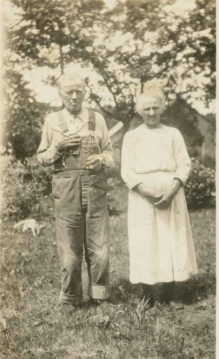 Portraits - Group, cat, Cedar Falls, IA, Iowa History, history of Iowa, Animals, cigar, Iowa, Yezek, Peter, overalls