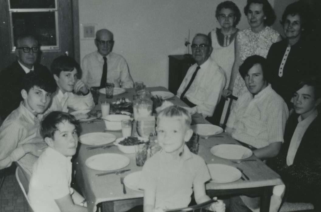 Portraits - Group, table, history of Iowa, Iowa History, Families, Freeman, Marie, Iowa, Cedar Rapids, IA, Homes, Food and Meals, Children, meal