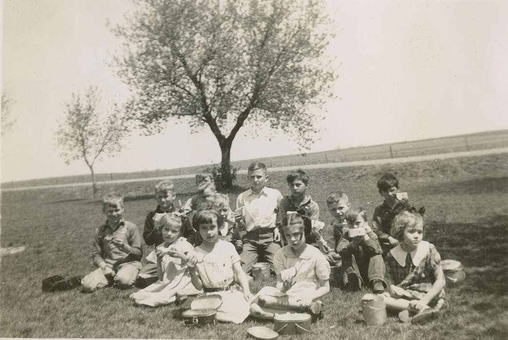 Food and Meals, IA, Iowa, lunch, Iowa History, Leisure, Children, Hansen, Viola, history of Iowa, sandwich, picnic, lunch box