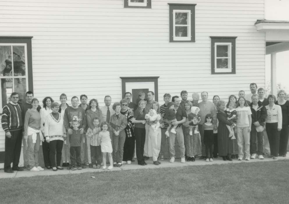 Portraits - Group, Iowa, reunion, Families, Children, Conroy, Tina, history of Iowa, Iowa History, Coralville, IA