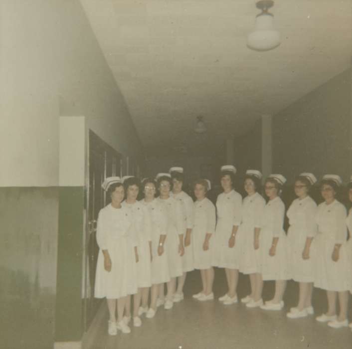 Portraits - Group, history of Iowa, nurses, Iowa History, Hospitals, nurse, Spilman, Jessie Cudworth, Iowa, hallway, USA, Labor and Occupations