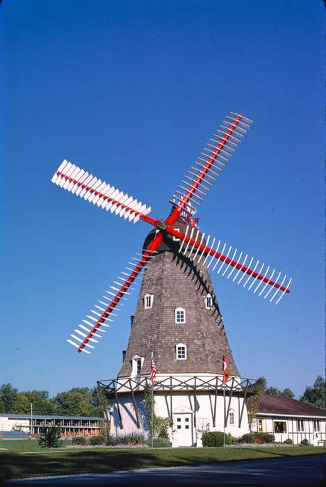 history of Iowa, Iowa, Iowa History, Highsmith, Carol, Main Streets & Town Squares, Cities and Towns, windmill