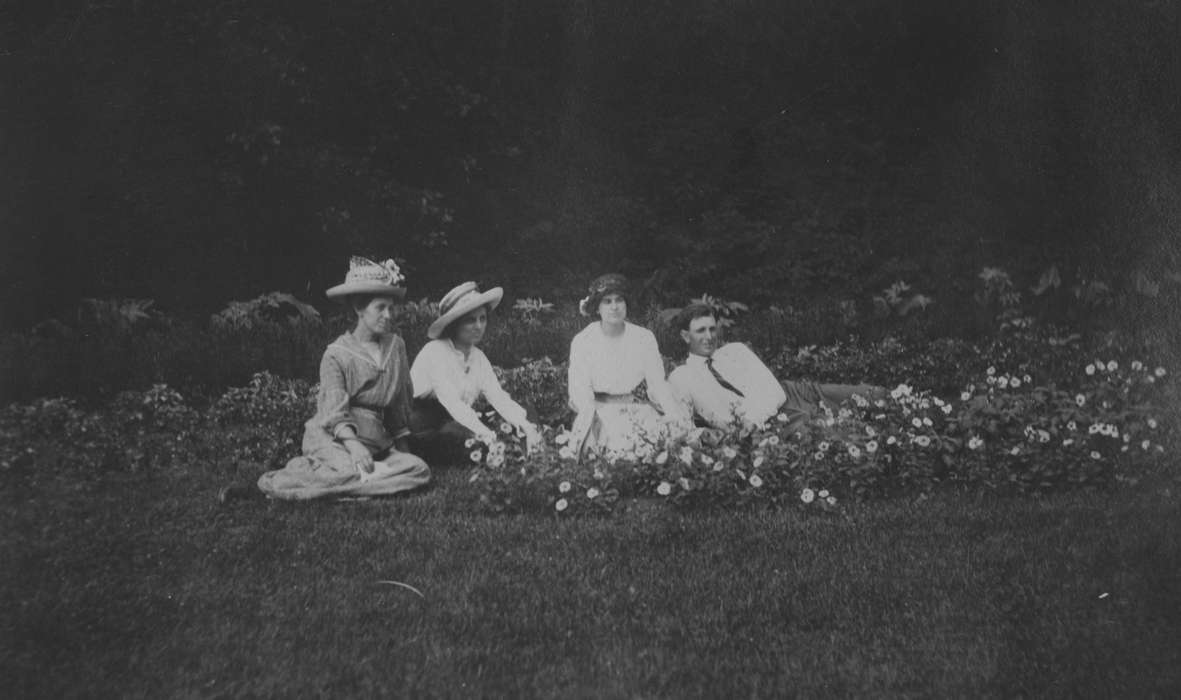 Portraits - Group, history of Iowa, flowers, IA, Iowa History, hat, Iowa, King, Tom and Kay, Leisure