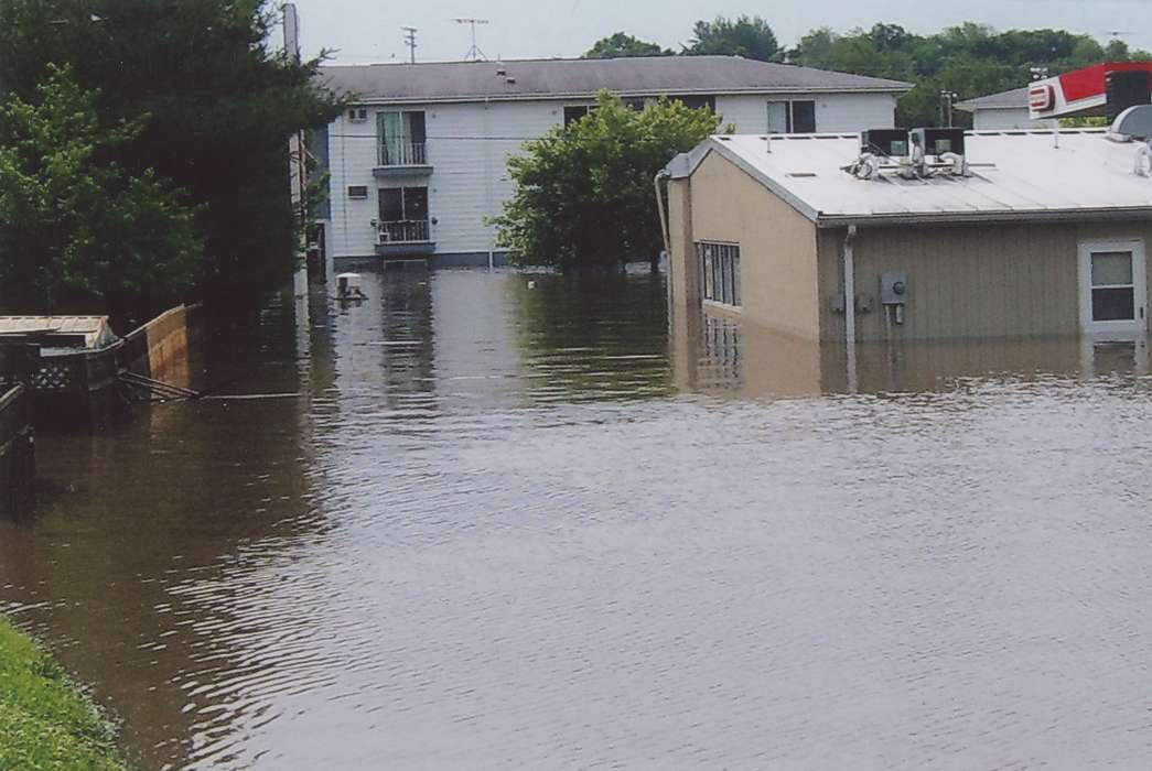 Lakes, Rivers, and Streams, house, Iowa History, gas station, fence, Iowa, Floods, history of Iowa, apartment complex, Homes, water, Hatcher, Cecilia, disaster, Anamosa, IA