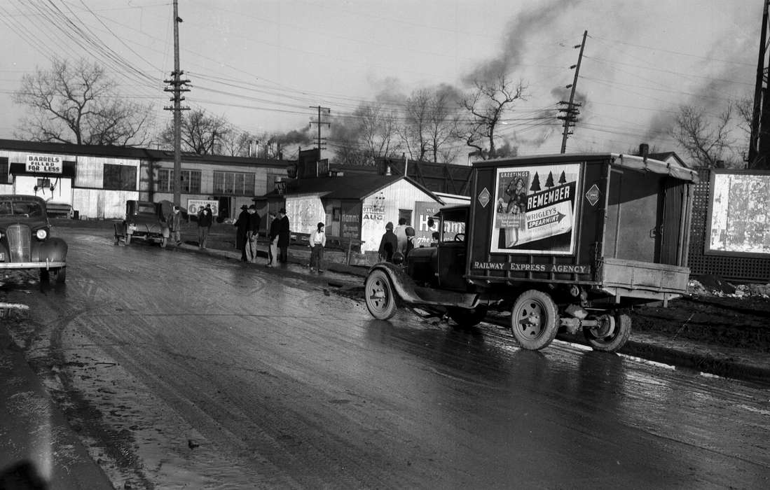 Iowa, Businesses and Factories, advertisement, Lemberger, LeAnn, Cities and Towns, Ottumwa, IA, history of Iowa, Motorized Vehicles, Iowa History