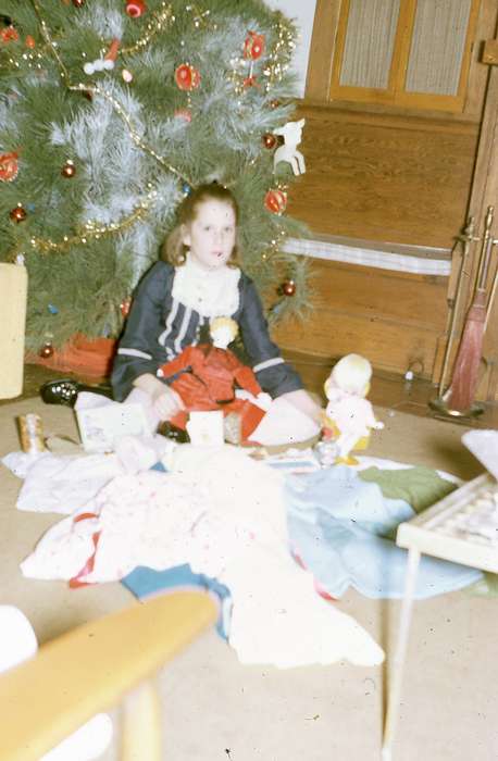 christmas, history of Iowa, Iowa History, IA, christmas tree, christmas presents, Holidays, doll, Iowa, Zischke, Ward, Children