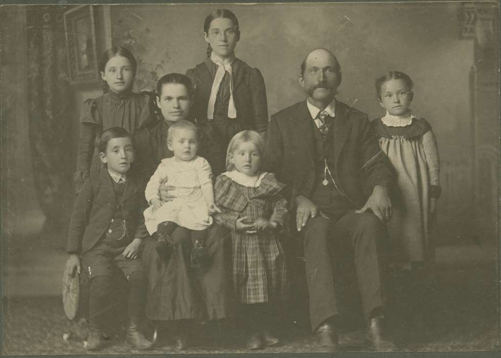 Portraits - Group, IA, Yezek, Peter, Iowa, Families, Children, history of Iowa, Iowa History