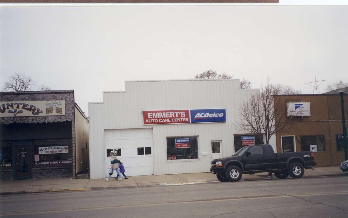 auto shop, history of Iowa, Iowa History, Iowa, correct date needed, Businesses and Factories, Waverly Public Library