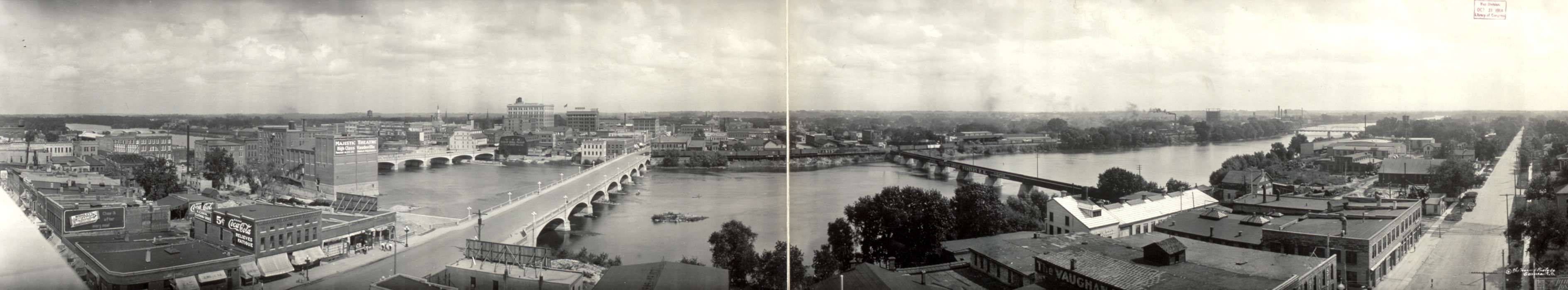 Cities and Towns, cedar river, Lakes, Rivers, and Streams, railroad bridge, buildings, storefront, mainstreet, horizon, Aerial Shots, Main Streets & Town Squares, Library of Congress, bridge, Iowa, history of Iowa, Iowa History, panorama, Businesses and Factories