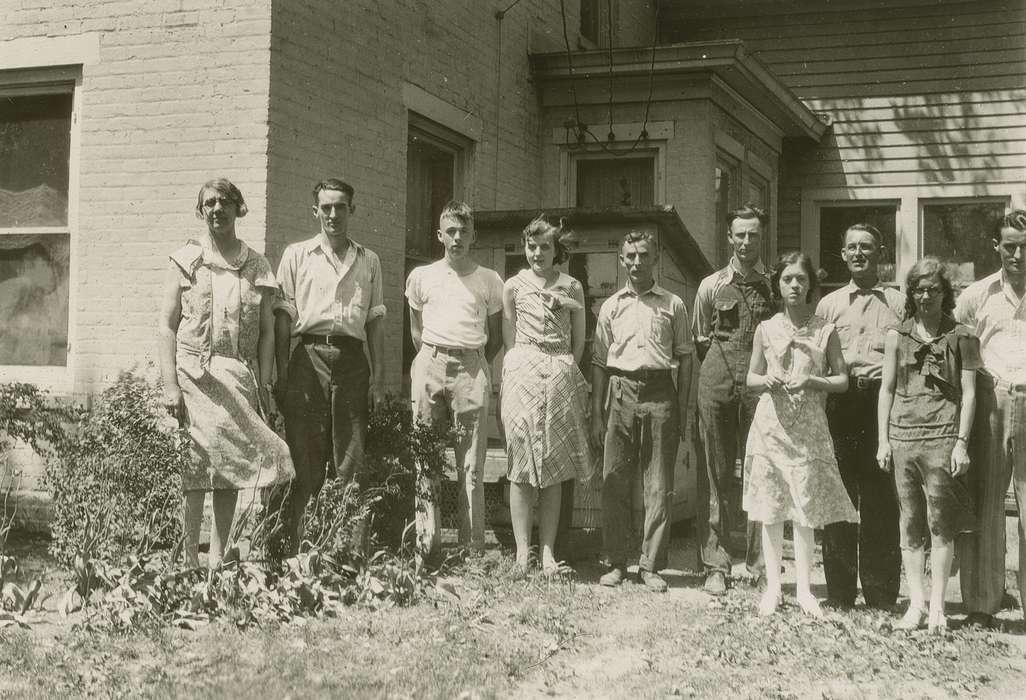 Businesses and Factories, Portraits - Group, Iowa History, Iowa, hatchery, Labor and Occupations, McMurray, Doug, Webster City, IA, Children, history of Iowa