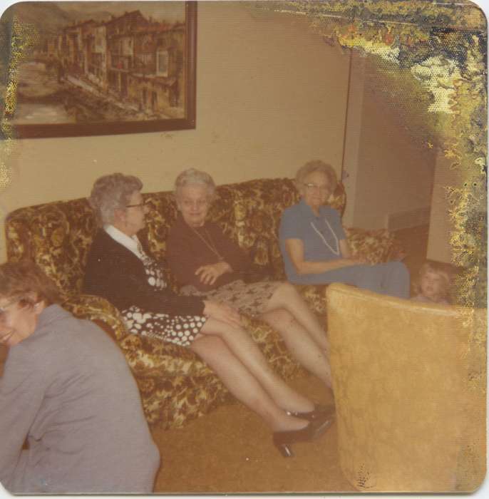history of Iowa, Iowa History, IA, Waytenick, Dave and Karen, couch, Iowa, living room, Homes