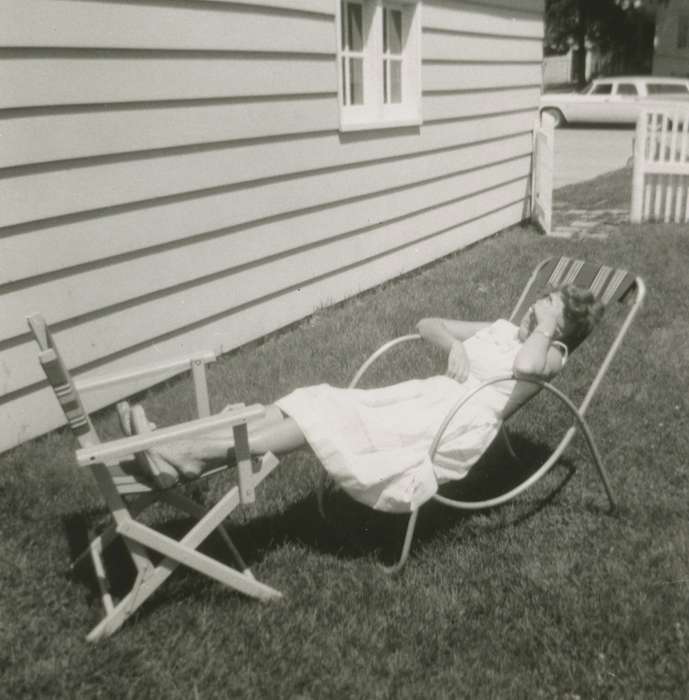 lawn chair, Freeman, Marie, Cedar Rapids, IA, Leisure, Iowa History, Iowa, history of Iowa