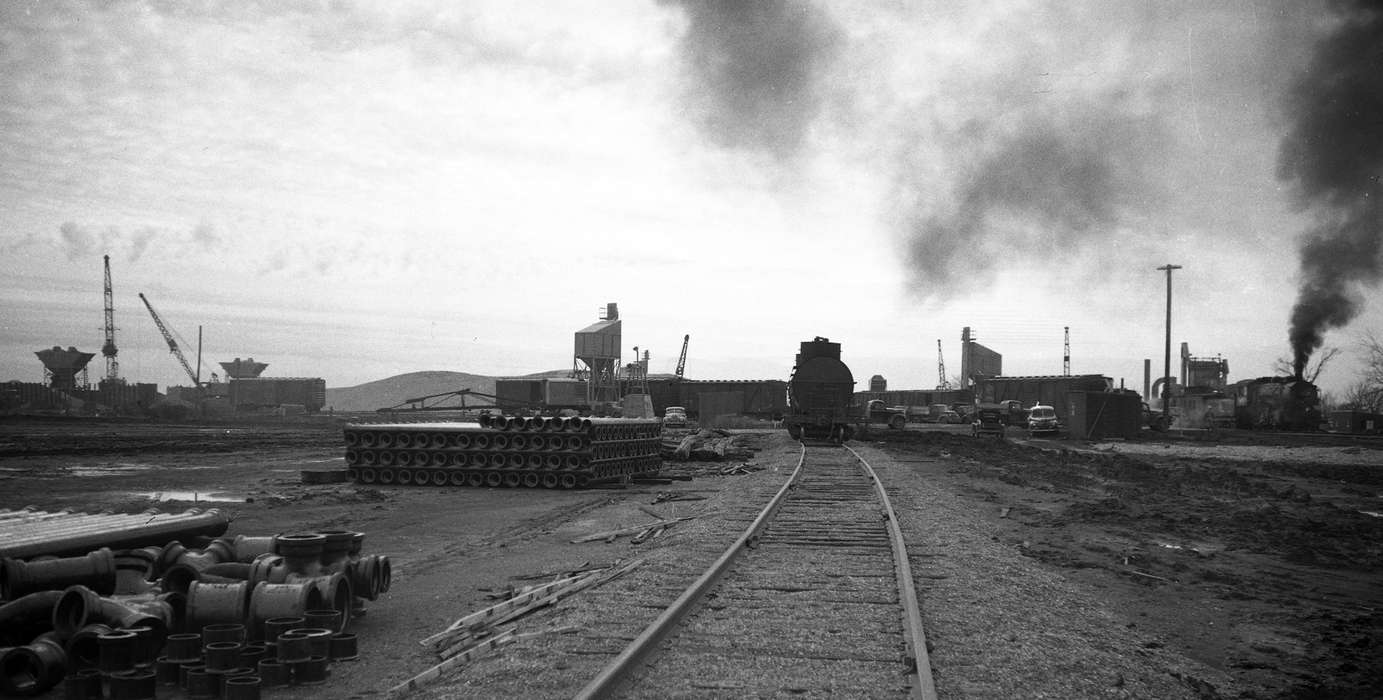Military and Veterans, history of Iowa, Iowa History, Ottumwa, IA, Motorized Vehicles, Businesses and Factories, world war ii, Iowa, Lemberger, LeAnn, train, rail road, Labor and Occupations