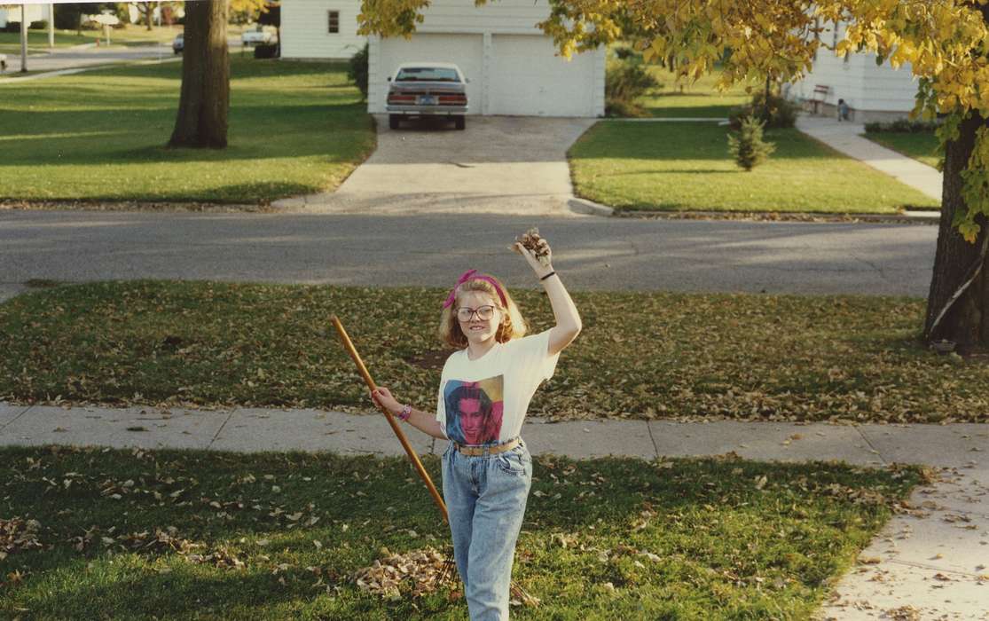 neighborhood, history of Iowa, Iowa History, leaves, Motorized Vehicles, car, lawn, Reinbeck, IA, East, Lindsey, Iowa, Cities and Towns, Children, rake, Portraits - Individual