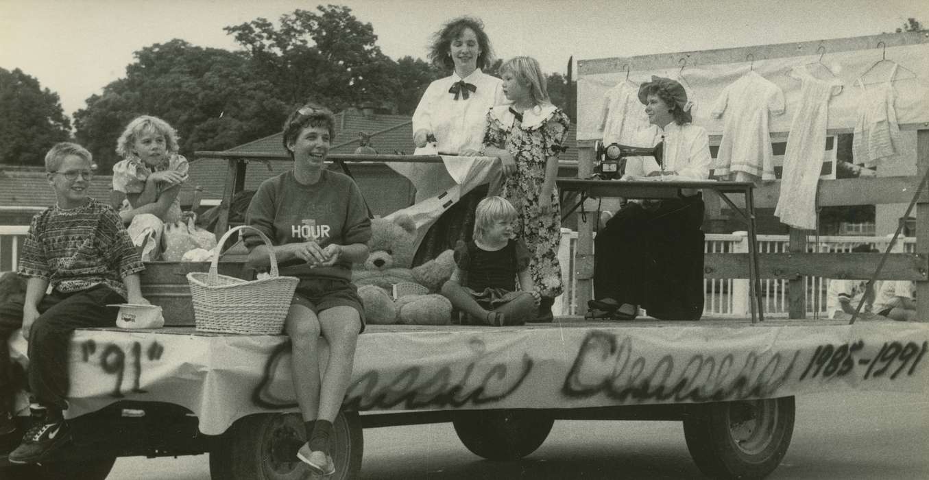 sewing machine, history of Iowa, Iowa History, Entertainment, children, wash tub, teddy bear, Waverly, IA, Fairs and Festivals, parade float, costume, Iowa, Children, Waverly Public Library