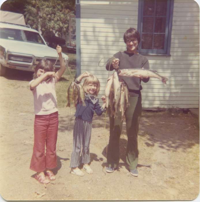 Waytenick, Dave and Karen, Portraits - Group, Animals, Iowa History, Iowa, IA, Children, history of Iowa, fish