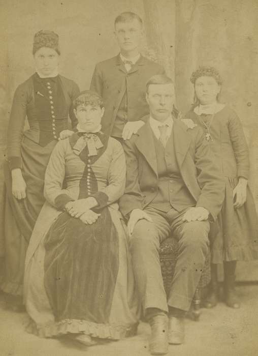 Portraits - Group, cabinet photo, father, Charles City, IA, Iowa History, family, Families, children, history of Iowa, ribbon, Iowa, mother, Olsson, Ann and Jons, necklace, Children, buttons, bow tie