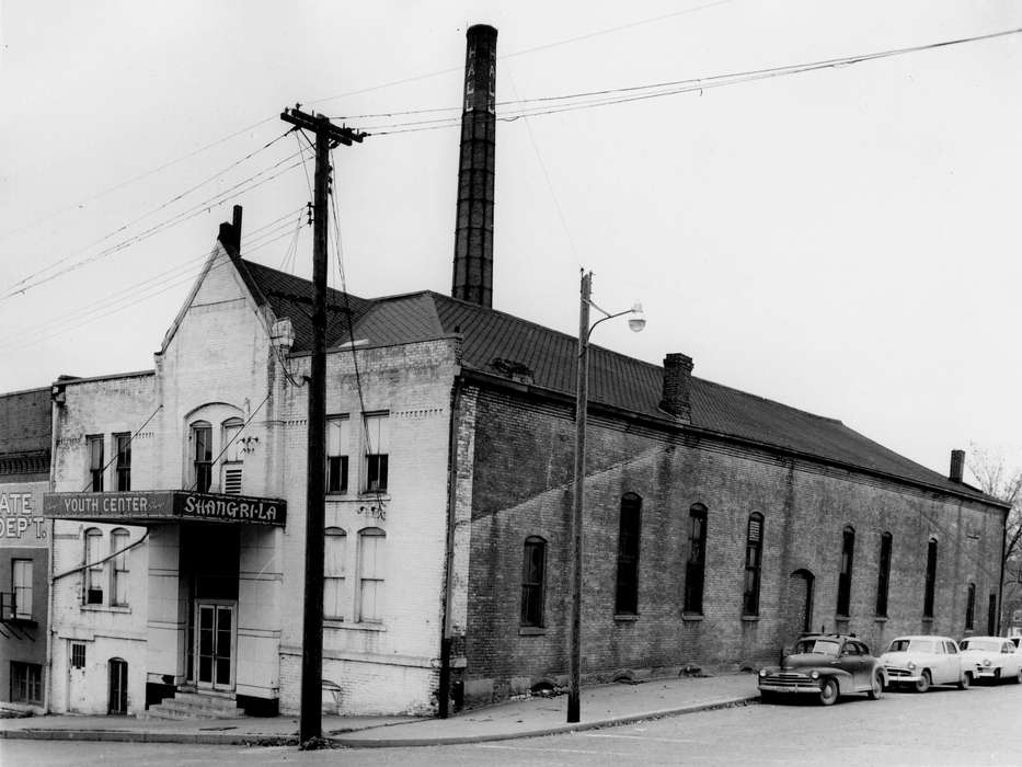 Businesses and Factories, street light, car, Cities and Towns, Iowa History, Iowa, Motorized Vehicles, Lemberger, LeAnn, Ottumwa, IA, telephone pole, history of Iowa, youth center