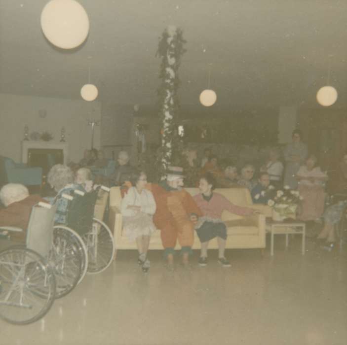 history of Iowa, Iowa History, lobby, Hospitals, couch, Spilman, Jessie Cudworth, Iowa, wheelchair, old people, Leisure, USA