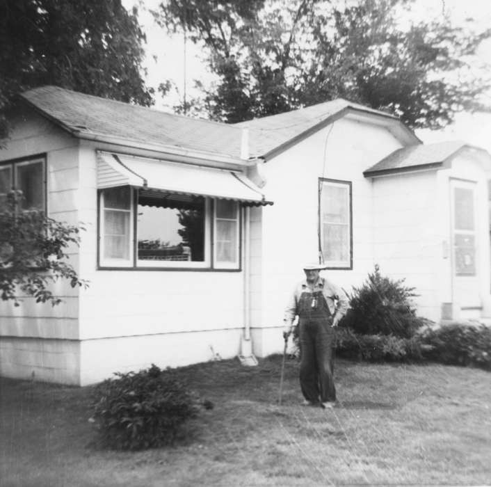 house, Iowa History, Iowa, history of Iowa, Portraits - Individual, Homes, Iowa Falls, IA, window, Sprau, Leanne