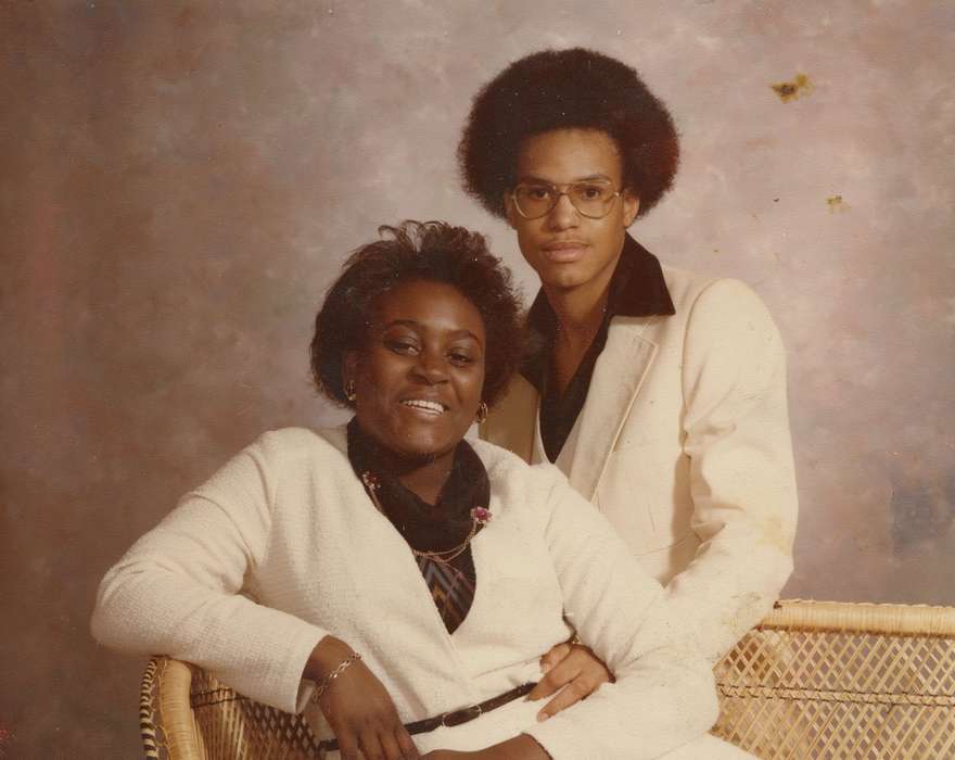 Portraits - Group, african american, People of Color, history of Iowa, Iowa History, Moore, Doris, Iowa, hairstyle, Waterloo, IA