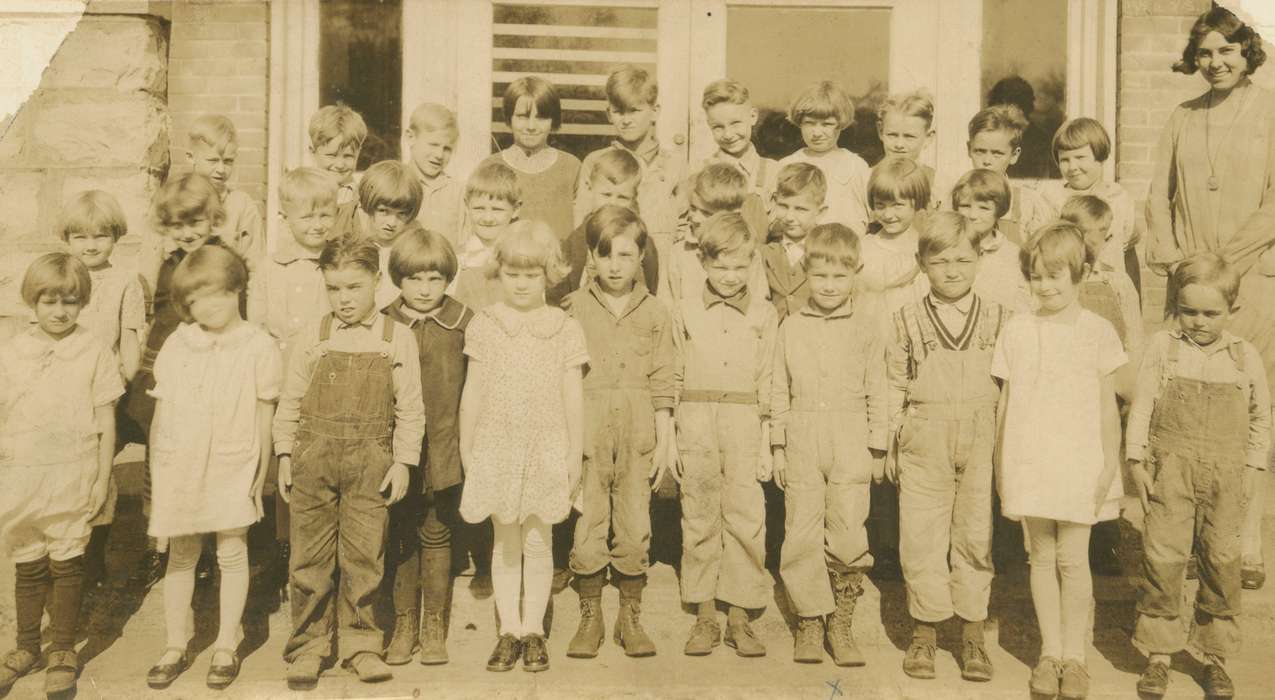 class, history of Iowa, Iowa History, teacher, Stater, Connie, Iowa, Cincinnati, IA, Schools and Education, Children