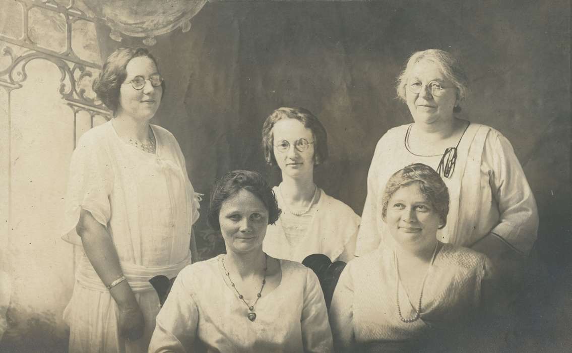 Portraits - Group, history of Iowa, Iowa History, IA, Families, Iowa, McMurray, Doug, sister