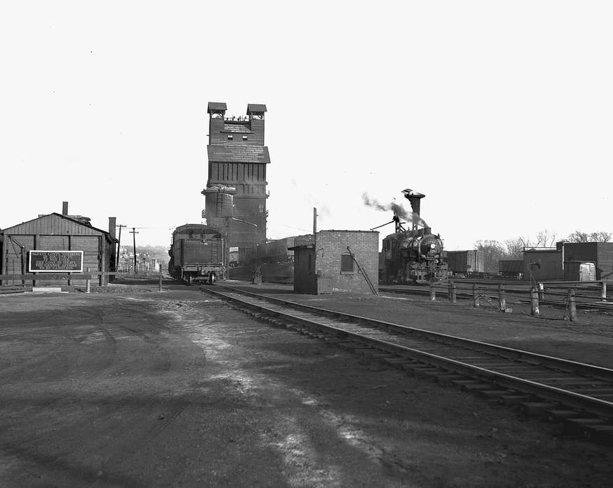 history of Iowa, Iowa History, Ottumwa, IA, Lemberger, LeAnn, Businesses and Factories, steam engine, locomotive, Iowa, Cities and Towns, Train Stations