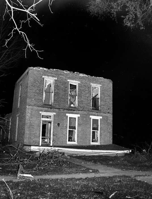 porch, Wrecks, Iowa, brick, night sky, Iowa History, Homes, tornado, yard, house, destruction, Cities and Towns, Lemberger, LeAnn, history of Iowa, disaster, Keosauqua, IA