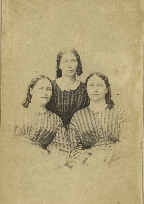 Portraits - Group, carte de visite, Iowa, Iowa City, IA, sisters, Olsson, Ann and Jons, women, curls, history of Iowa, dropped shoulder seams, dresses, Iowa History