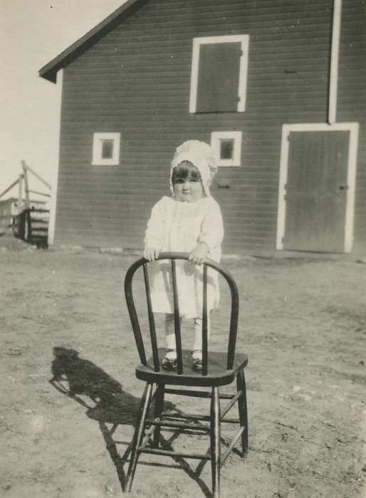 bonnet, Toeterville, IA, Iowa History, history of Iowa, chair, Iowa, Yezek, Peter, Children, baby
