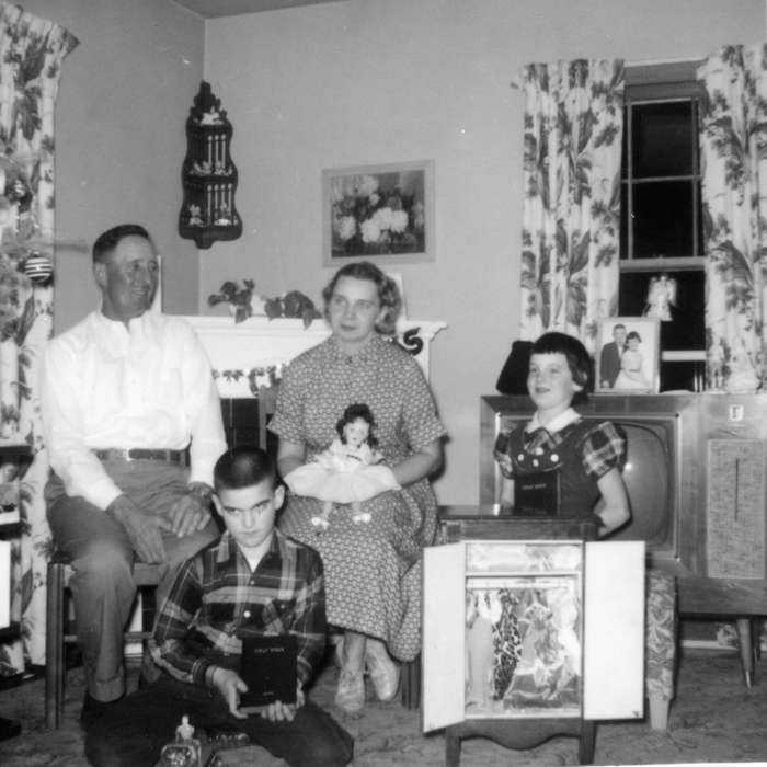 Iowa History, Holidays, Children, Iowa, doll, history of Iowa, Portraits - Group, presents, Homes, Cedar Falls, IA, Walker, Erik, photograph