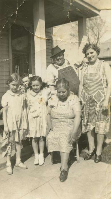 italian american, Campopiano Von Klimo, Melinda, Iowa History, Iowa, history of Iowa, Portraits - Group, girl, Polk County, IA, apron, Families
