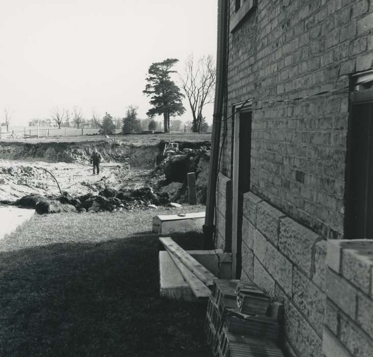 Waverly Public Library, history of Iowa, construction materials, Iowa History, Waverly, IA, Iowa, construction, construction crew, Labor and Occupations