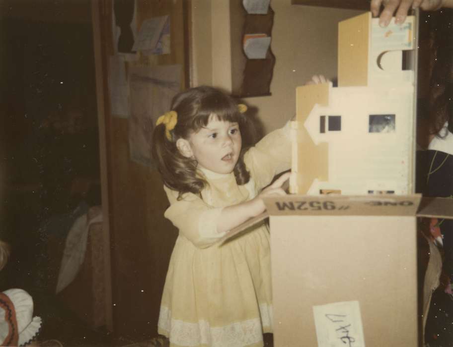 Reiter-Husted, Brenda, history of Iowa, Iowa History, IA, girl, present, Iowa, Homes, dollhouse, Children