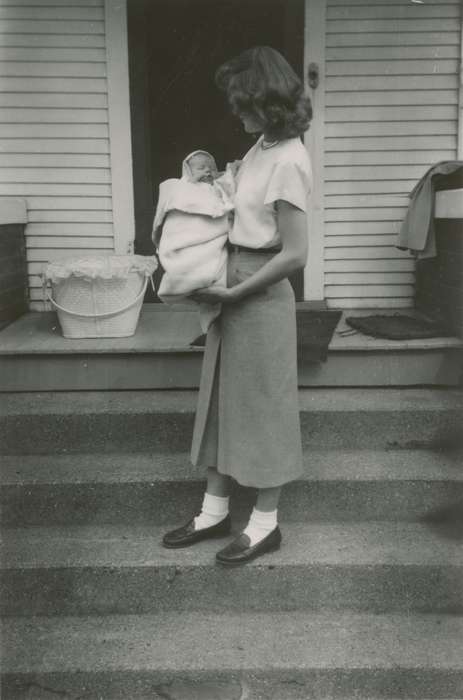 Roquet, Ione, baby, mother, history of Iowa, porch, Iowa, Families, Des Moines, IA, Children, stoop, Iowa History, Portraits - Group