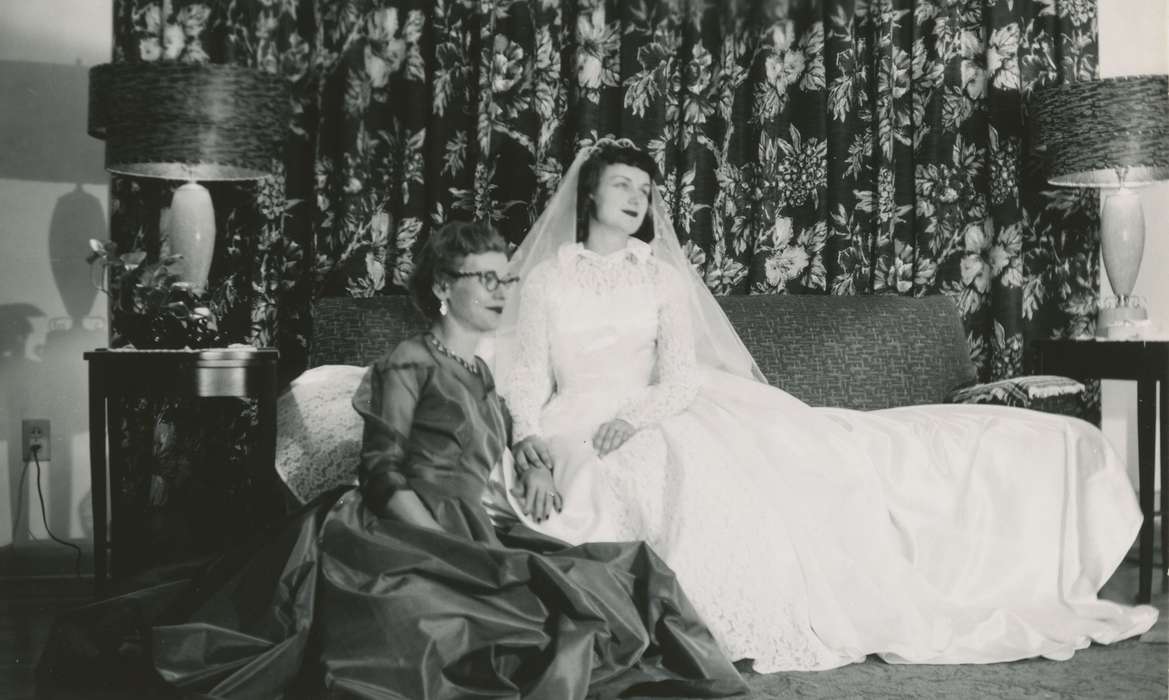 Portraits - Group, Boone, IA, history of Iowa, Iowa History, bride, Johnson-Hingstrum, Kris, Iowa, living room, Weddings, Homes